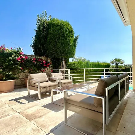 Catalina Stunning 4bedroom With Air Conditioning Sea Views & Private Swimming Pool Ideal For Families فيلة