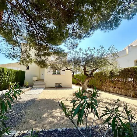 Catalina Stunning 4bedroom With Air Conditioning Sea Views & Private Swimming Pool Ideal For Families فيلة لاميتّيا ذي مار